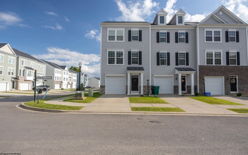 24 Dover Court, Bridgeport, West Virginia 26330, 3 Bedroom Bedrooms, 6 Room Rooms,2 BathroomBathrooms,Single Family Attached,For Sale,Dover,0,10166952