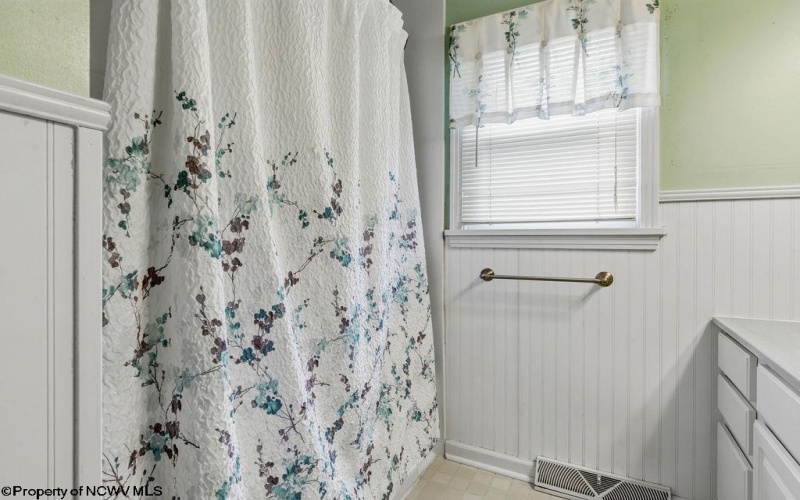 101 Ash Street, Shinnston, West Virginia 26431, 4 Bedroom Bedrooms, 11 Room Rooms,1 BathroomBathrooms,Single Family Detached,For Sale,Ash,0,10166945