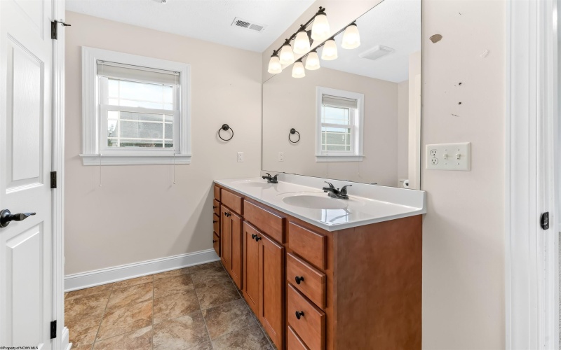 22 Amber Ridge Drive, Morgantown, West Virginia 26508, 3 Bedroom Bedrooms, 6 Room Rooms,2 BathroomBathrooms,Single Family Detached,For Sale,Amber Ridge,0,10166940
