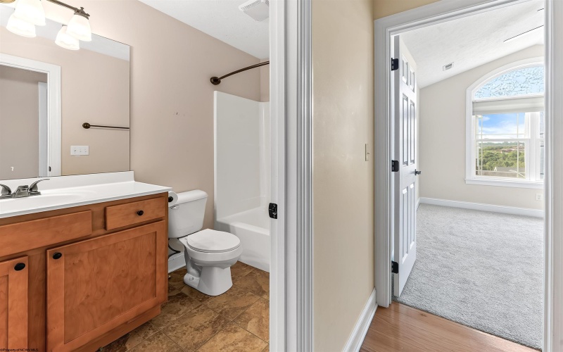 22 Amber Ridge Drive, Morgantown, West Virginia 26508, 3 Bedroom Bedrooms, 6 Room Rooms,2 BathroomBathrooms,Single Family Detached,For Sale,Amber Ridge,0,10166940