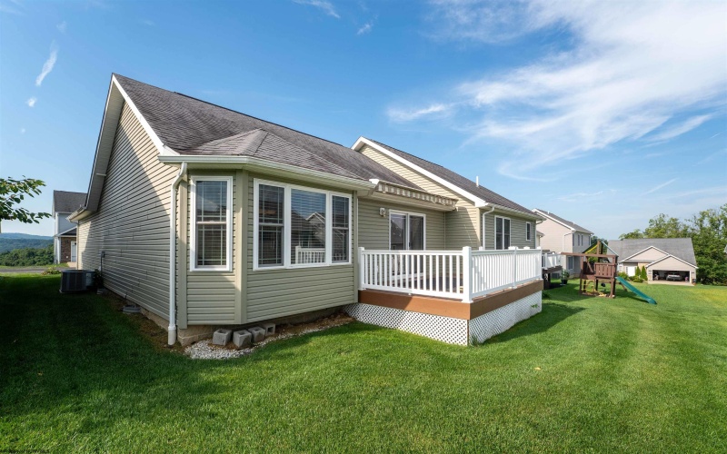 22 Amber Ridge Drive, Morgantown, West Virginia 26508, 3 Bedroom Bedrooms, 6 Room Rooms,2 BathroomBathrooms,Single Family Detached,For Sale,Amber Ridge,0,10166940