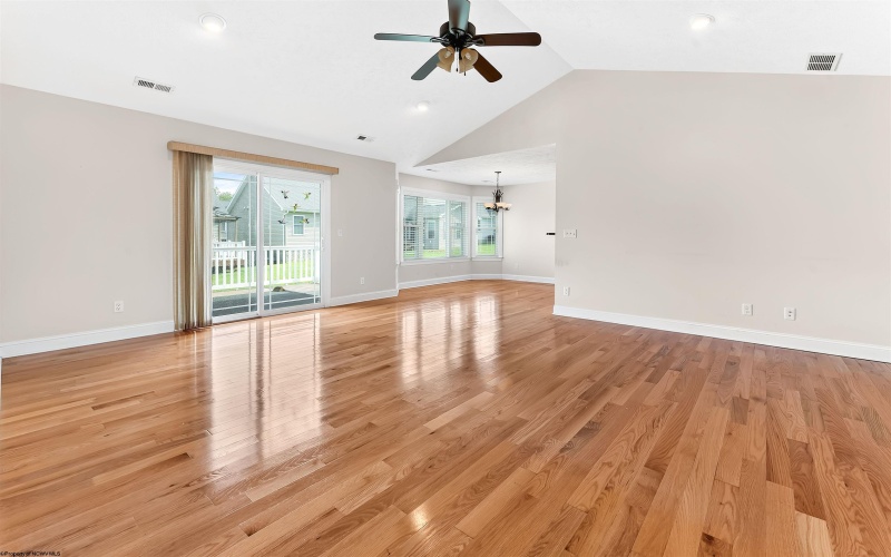 22 Amber Ridge Drive, Morgantown, West Virginia 26508, 3 Bedroom Bedrooms, 6 Room Rooms,2 BathroomBathrooms,Single Family Detached,For Sale,Amber Ridge,0,10166940