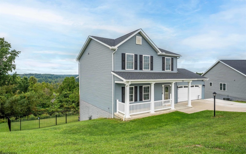 251 Charolais Circle, Fairmont, West Virginia 26554, 3 Bedroom Bedrooms, 8 Room Rooms,3 BathroomBathrooms,Single Family Detached,For Sale,Charolais,0,10166944