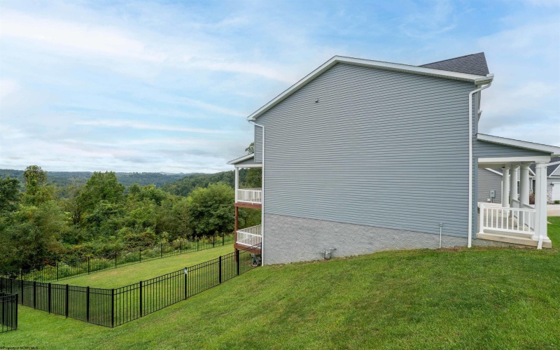 251 Charolais Circle, Fairmont, West Virginia 26554, 3 Bedroom Bedrooms, 8 Room Rooms,3 BathroomBathrooms,Single Family Detached,For Sale,Charolais,0,10166944