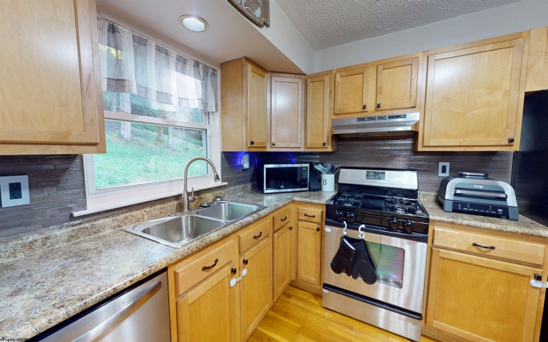 2052 Purinton Street, Morgantown, West Virginia 26505, 4 Bedroom Bedrooms, 10 Room Rooms,3 BathroomBathrooms,Single Family Detached,For Sale,Purinton,0,10166956