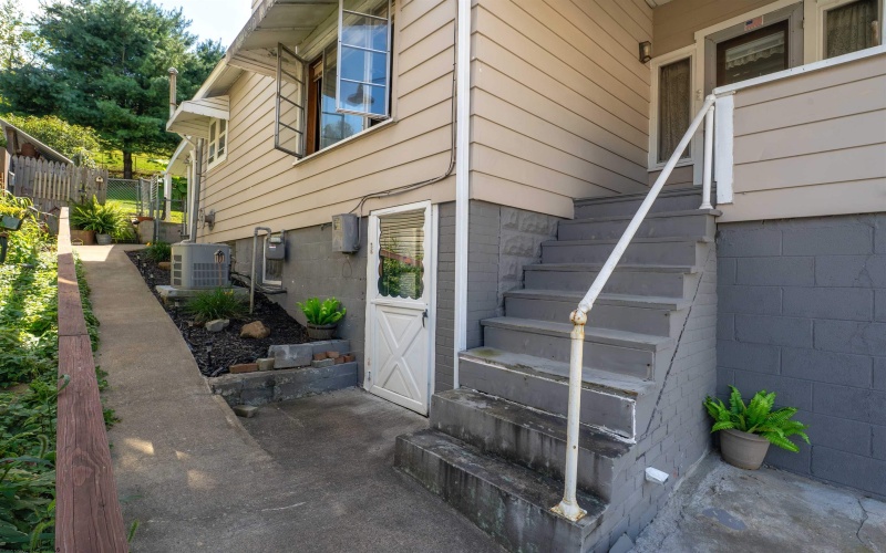 1133 Speedway Avenue, Fairmont, West Virginia 26554, 3 Bedroom Bedrooms, 6 Room Rooms,1 BathroomBathrooms,Single Family Detached,For Sale,Speedway,0,10166974