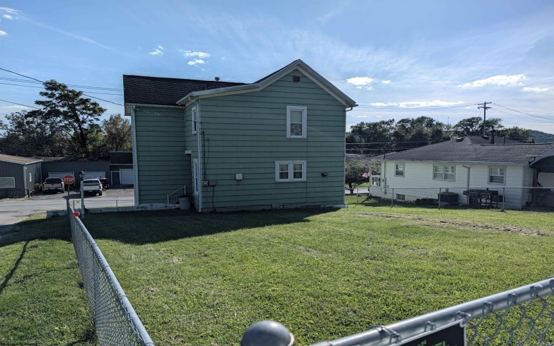 37 Summit Park Avenue, Clarksburg, West Virginia 26301, 3 Bedroom Bedrooms, 6 Room Rooms,1 BathroomBathrooms,Single Family Detached,For Sale,Summit Park,0,10166980