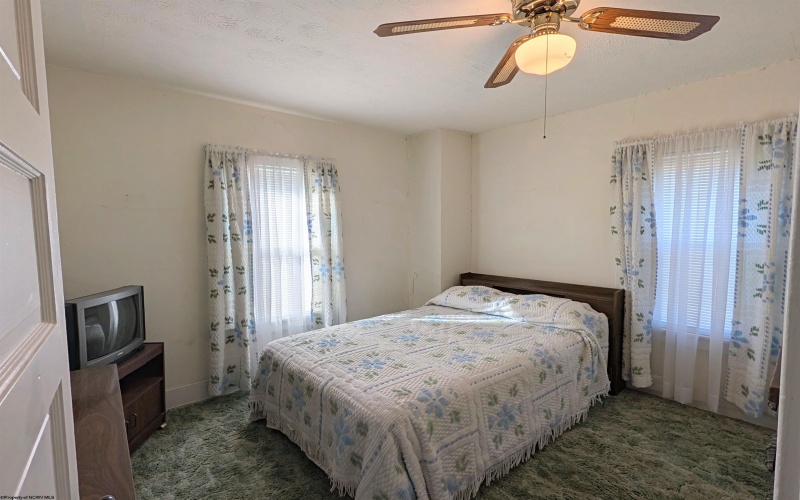 37 Summit Park Avenue, Clarksburg, West Virginia 26301, 3 Bedroom Bedrooms, 6 Room Rooms,1 BathroomBathrooms,Single Family Detached,For Sale,Summit Park,0,10166980