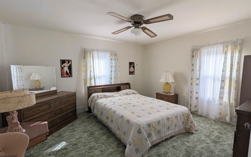 37 Summit Park Avenue, Clarksburg, West Virginia 26301, 3 Bedroom Bedrooms, 6 Room Rooms,1 BathroomBathrooms,Single Family Detached,For Sale,Summit Park,0,10166980