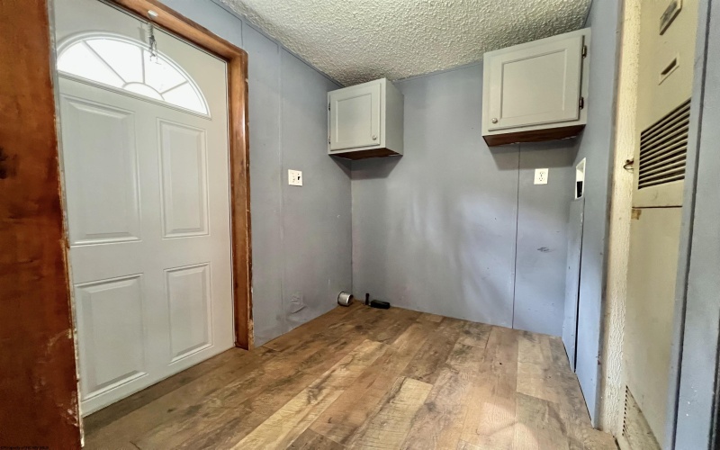 238 Main Street, Burnsville, West Virginia 26335, 3 Bedroom Bedrooms, 6 Room Rooms,2 BathroomBathrooms,Single Family Detached,For Sale,Main,0,10166976