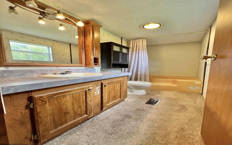 238 Main Street, Burnsville, West Virginia 26335, 3 Bedroom Bedrooms, 6 Room Rooms,2 BathroomBathrooms,Single Family Detached,For Sale,Main,0,10166976