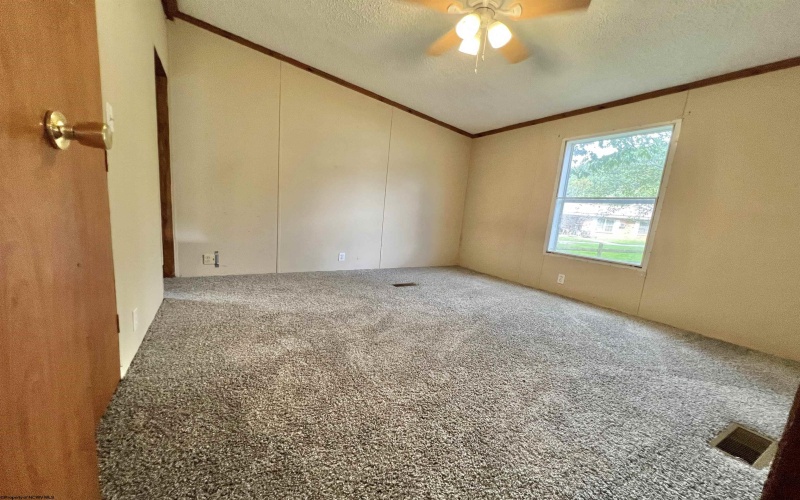 238 Main Street, Burnsville, West Virginia 26335, 3 Bedroom Bedrooms, 6 Room Rooms,2 BathroomBathrooms,Single Family Detached,For Sale,Main,0,10166976
