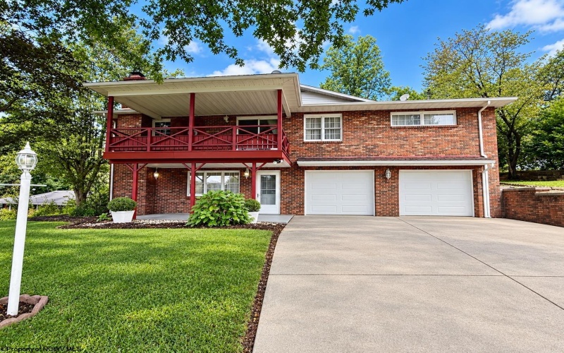 1924 Country Club Road, Fairmont, West Virginia 26554, 3 Bedroom Bedrooms, 6 Room Rooms,3 BathroomBathrooms,Single Family Detached,For Sale,Country Club,0,10166985