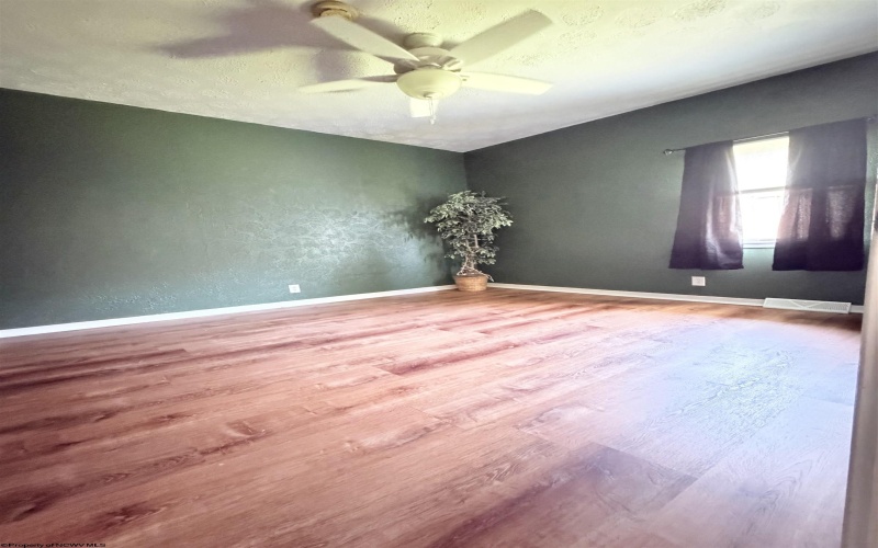 523 Lawman Avenue, Bridgeport, West Virginia 26330, 3 Bedroom Bedrooms, 7 Room Rooms,2 BathroomBathrooms,Single Family Detached,For Sale,Lawman,0,10165083