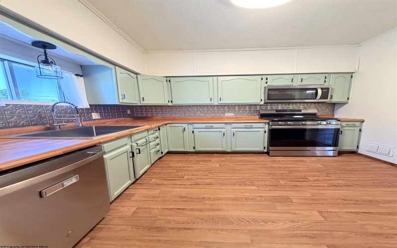523 Lawman Avenue, Bridgeport, West Virginia 26330, 3 Bedroom Bedrooms, 7 Room Rooms,2 BathroomBathrooms,Single Family Detached,For Sale,Lawman,0,10165083