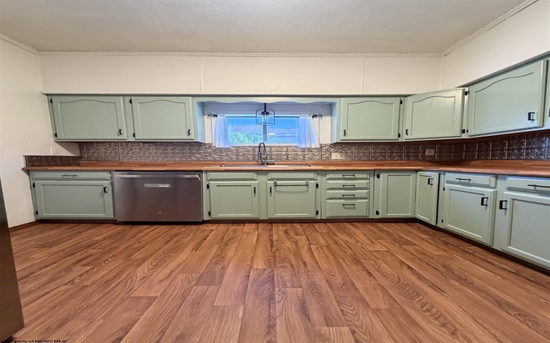 523 Lawman Avenue, Bridgeport, West Virginia 26330, 3 Bedroom Bedrooms, 7 Room Rooms,2 BathroomBathrooms,Single Family Detached,For Sale,Lawman,0,10165083