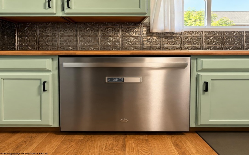 523 Lawman Avenue, Bridgeport, West Virginia 26330, 3 Bedroom Bedrooms, 7 Room Rooms,2 BathroomBathrooms,Single Family Detached,For Sale,Lawman,0,10165083
