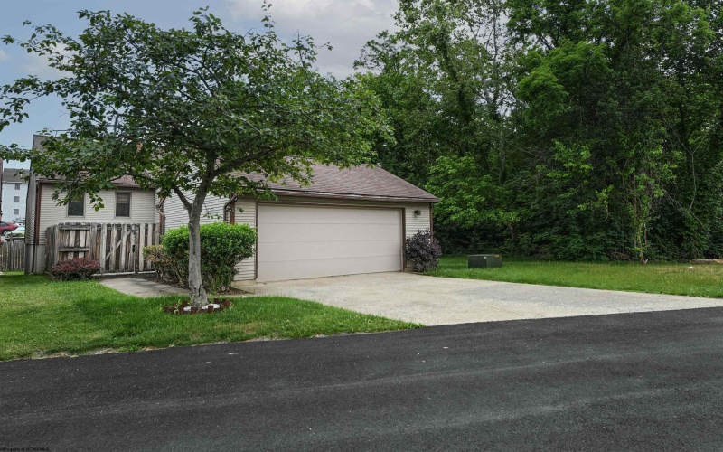 19 Oak Court, Morgantown, West Virginia 26505, 3 Bedroom Bedrooms, 6 Room Rooms,2 BathroomBathrooms,Single Family Detached,For Sale,Oak,0,10165408