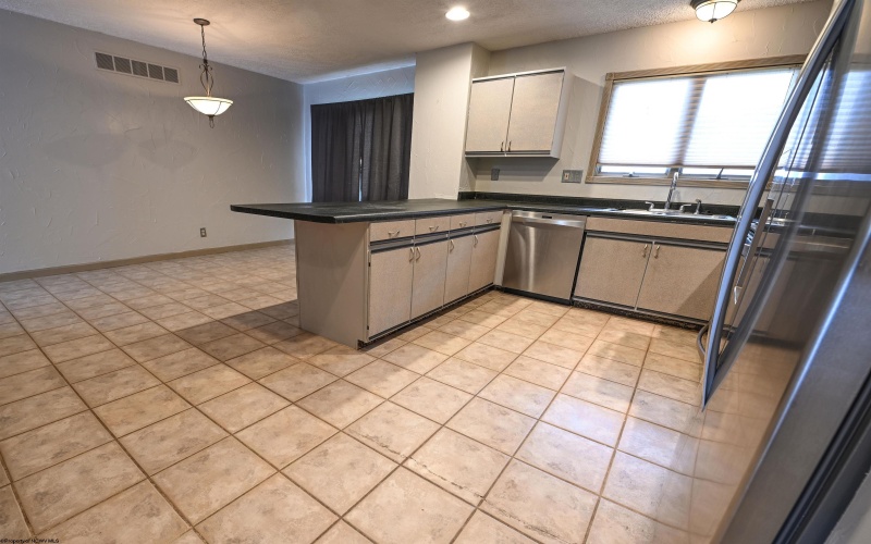 19 Oak Court, Morgantown, West Virginia 26505, 3 Bedroom Bedrooms, 6 Room Rooms,2 BathroomBathrooms,Single Family Detached,For Sale,Oak,0,10165408