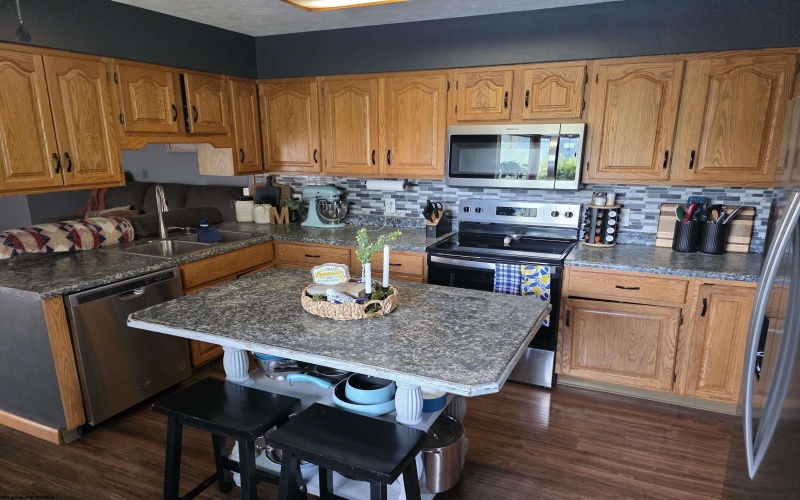 130 Green Hill Lane, Mount Clare, West Virginia 26408, 4 Bedroom Bedrooms, 8 Room Rooms,3 BathroomBathrooms,Single Family Detached,For Sale,Green Hill,0,10167020