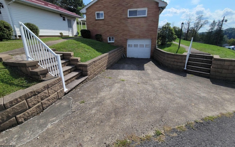 2218 Linn Ann Drive, Fairmont, West Virginia 26554, 3 Bedroom Bedrooms, 6 Room Rooms,1 BathroomBathrooms,Single Family Detached,For Sale,Linn Ann,0,10167022