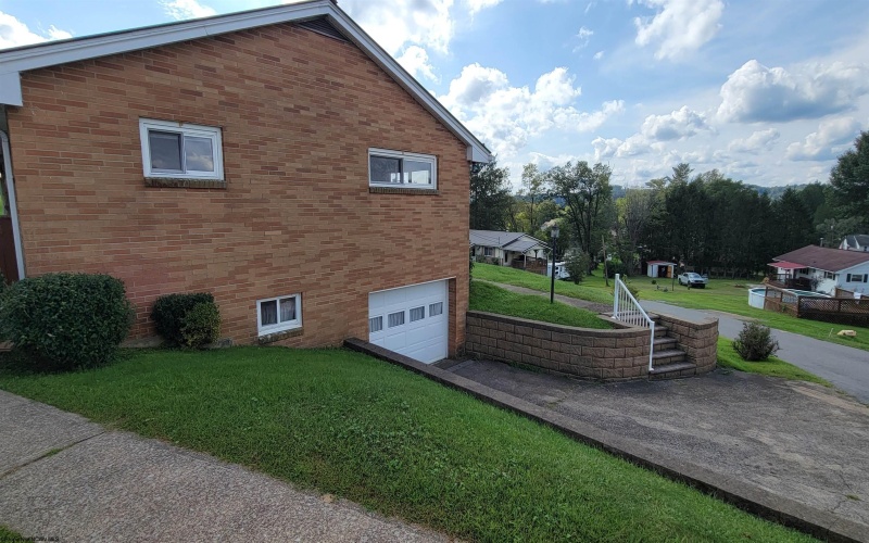 2218 Linn Ann Drive, Fairmont, West Virginia 26554, 3 Bedroom Bedrooms, 6 Room Rooms,1 BathroomBathrooms,Single Family Detached,For Sale,Linn Ann,0,10167022