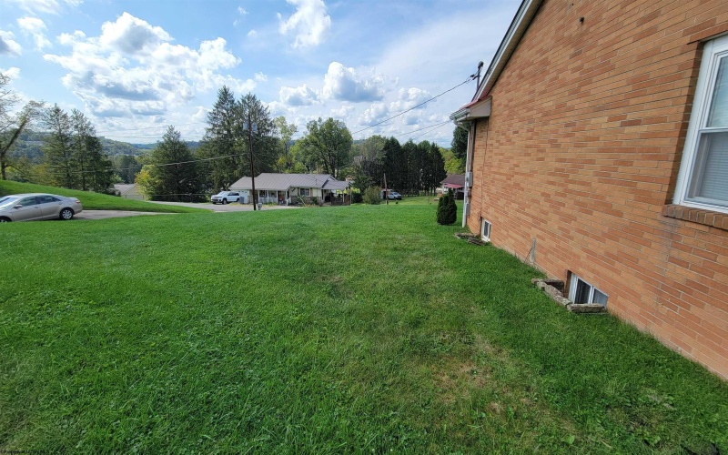 2218 Linn Ann Drive, Fairmont, West Virginia 26554, 3 Bedroom Bedrooms, 6 Room Rooms,1 BathroomBathrooms,Single Family Detached,For Sale,Linn Ann,0,10167022