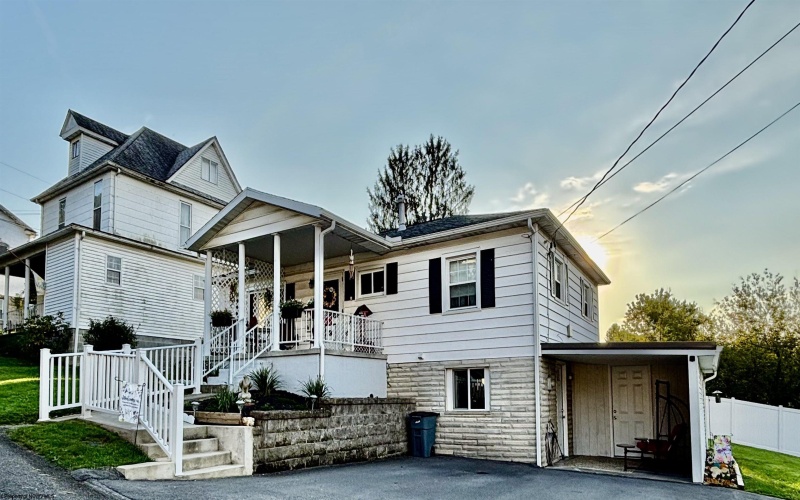 613 Mason Street, Fairmont, West Virginia 26554, 3 Bedroom Bedrooms, 6 Room Rooms,1 BathroomBathrooms,Single Family Detached,For Sale,Mason,0,10167029