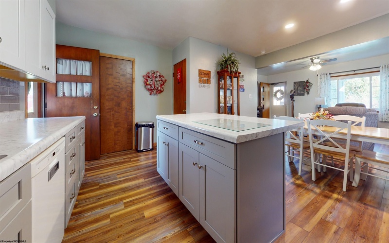 613 Mason Street, Fairmont, West Virginia 26554, 3 Bedroom Bedrooms, 6 Room Rooms,1 BathroomBathrooms,Single Family Detached,For Sale,Mason,0,10167029