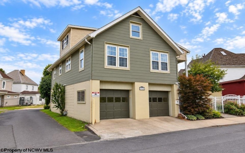 102 Dearborn Street, Fairmont, West Virginia 26554, 4 Bedroom Bedrooms, 8 Room Rooms,3 BathroomBathrooms,Single Family Detached,For Sale,Dearborn,0,10167038