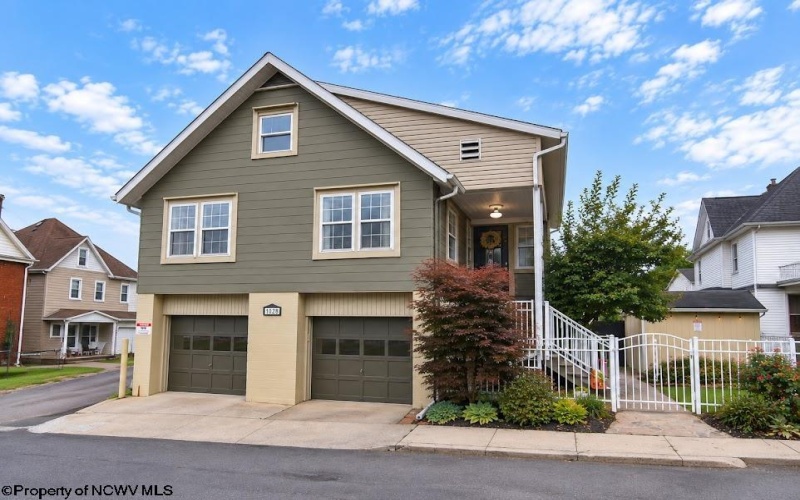 102 Dearborn Street, Fairmont, West Virginia 26554, 4 Bedroom Bedrooms, 8 Room Rooms,3 BathroomBathrooms,Single Family Detached,For Sale,Dearborn,0,10167038