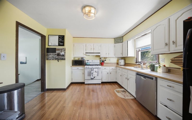 505 Willis Avenue, Bridgeport, West Virginia 26330, 4 Bedroom Bedrooms, 7 Room Rooms,2 BathroomBathrooms,Single Family Detached,For Sale,Willis,0,10167031