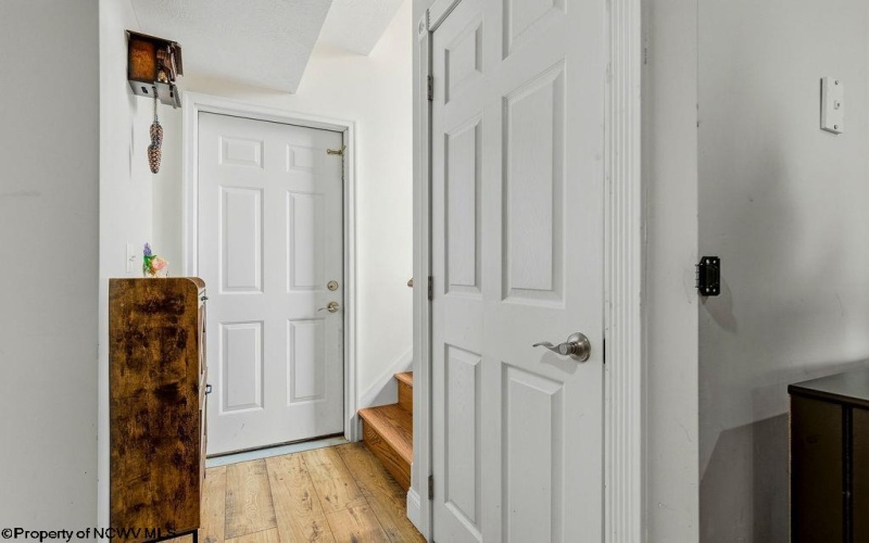 8 Coolview Lane, Bridgeport, West Virginia 26330, 3 Bedroom Bedrooms, 8 Room Rooms,2 BathroomBathrooms,Single Family Detached,For Sale,Coolview,0,10167034