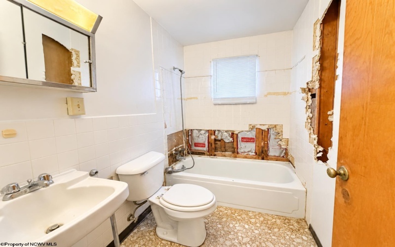 832 Ridgeway Avenue, Morgantown, West Virginia 26505, 2 Bedroom Bedrooms, 6 Room Rooms,2 BathroomBathrooms,Single Family Detached,For Sale,Ridgeway,0,10167057