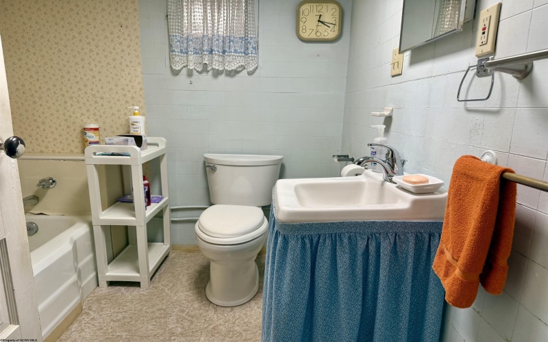 100 Madison Street, Fairview, West Virginia 26570, 3 Bedroom Bedrooms, 7 Room Rooms,2 BathroomBathrooms,Single Family Detached,For Sale,Madison,0,10167056