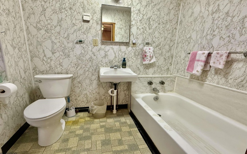 100 Madison Street, Fairview, West Virginia 26570, 3 Bedroom Bedrooms, 7 Room Rooms,2 BathroomBathrooms,Single Family Detached,For Sale,Madison,0,10167056