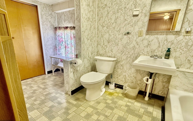 100 Madison Street, Fairview, West Virginia 26570, 3 Bedroom Bedrooms, 7 Room Rooms,2 BathroomBathrooms,Single Family Detached,For Sale,Madison,0,10167056