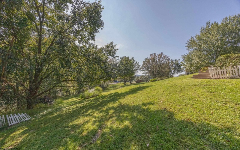 101 Edwards Way, Bridgeport, West Virginia 26330, 4 Bedroom Bedrooms, 10 Room Rooms,2 BathroomBathrooms,Single Family Detached,For Sale,Edwards,0,10167051