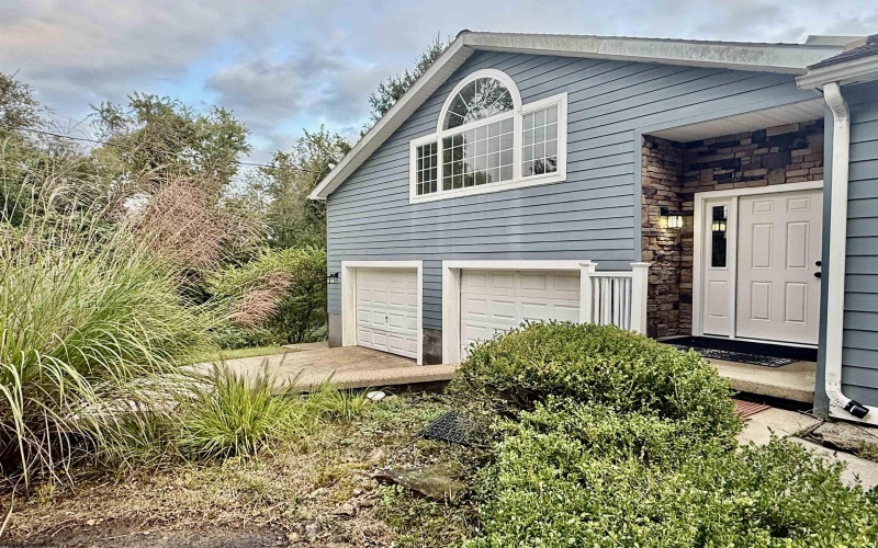 1 Pinnacle Peak Lane, Fairmont, West Virginia 26554, 4 Bedroom Bedrooms, 8 Room Rooms,3 BathroomBathrooms,Single Family Detached,For Sale,Pinnacle Peak,0,10167058