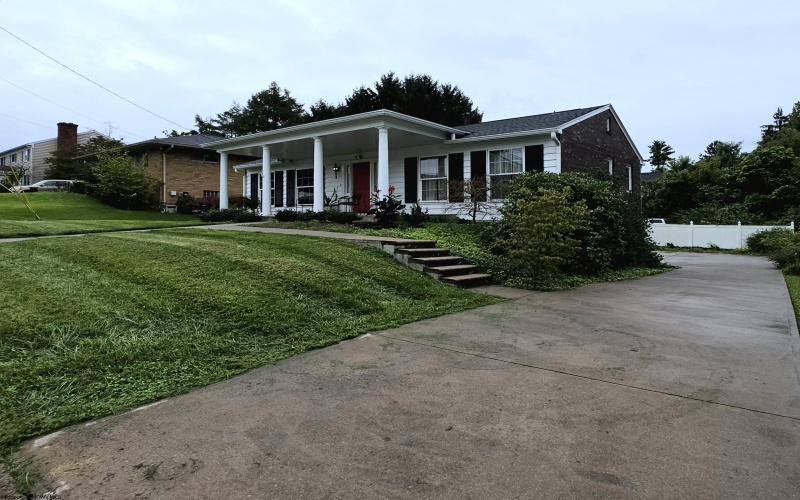 630 Killarney Drive, Morgantown, West Virginia 26505, 3 Bedroom Bedrooms, 6 Room Rooms,2 BathroomBathrooms,Single Family Detached,For Sale,Killarney,0,10167061