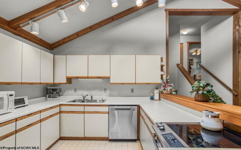 1002 Goldenrod Drive, Terra Alta, West Virginia 26764, 3 Bedroom Bedrooms, 11 Room Rooms,3 BathroomBathrooms,Single Family Detached,For Sale,Goldenrod,0,10167064