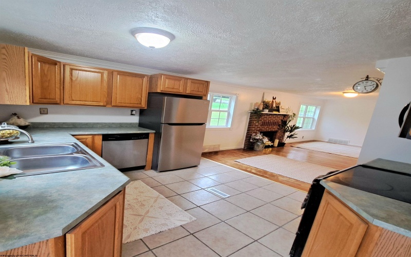 204 Sigler Street, Kingwood, West Virginia 26537, 3 Bedroom Bedrooms, 10 Room Rooms,1 BathroomBathrooms,Single Family Detached,For Sale,Sigler,0,10167059
