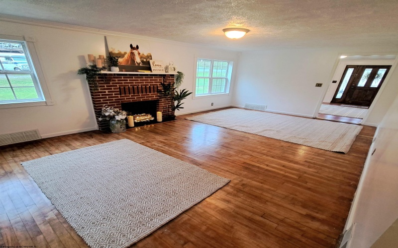 204 Sigler Street, Kingwood, West Virginia 26537, 3 Bedroom Bedrooms, 10 Room Rooms,1 BathroomBathrooms,Single Family Detached,For Sale,Sigler,0,10167059