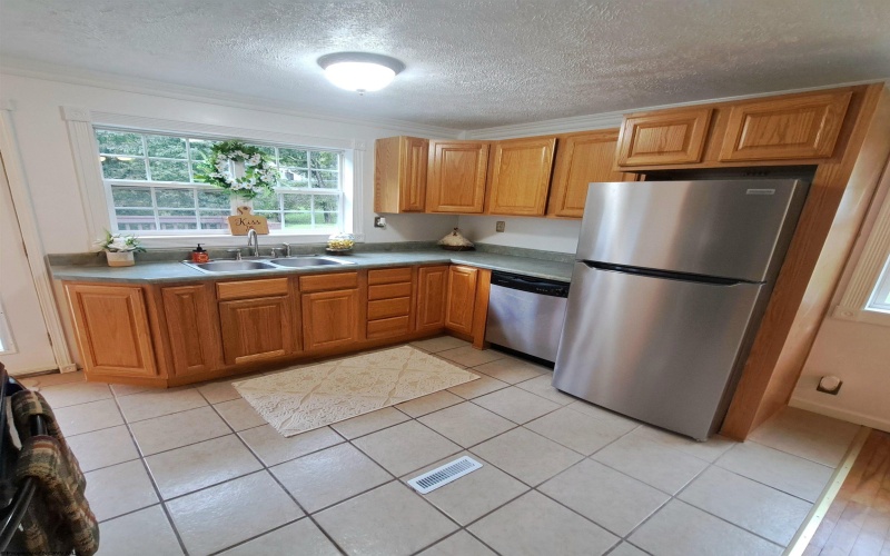 204 Sigler Street, Kingwood, West Virginia 26537, 3 Bedroom Bedrooms, 10 Room Rooms,1 BathroomBathrooms,Single Family Detached,For Sale,Sigler,0,10167059