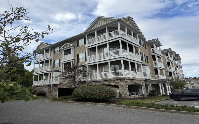 1235 Suncrest Village, Morgantown, West Virginia 26505, 3 Bedroom Bedrooms, 8 Room Rooms,3 BathroomBathrooms,Single Family Attached,For Sale,Suncrest,0,10167085