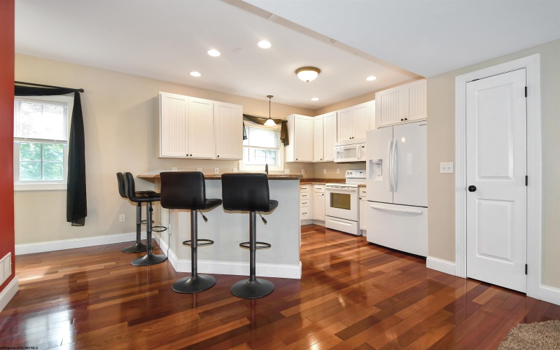 320 Villa View Drive, Morgantown, West Virginia 26505, 3 Bedroom Bedrooms, 5 Room Rooms,3 BathroomBathrooms,Single Family Attached,For Sale,Villa View,0,10167088