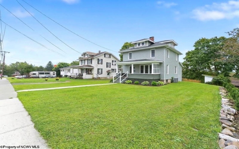 230 High Street, Kingwood, West Virginia 26537, 3 Bedroom Bedrooms, 7 Room Rooms,3 BathroomBathrooms,Single Family Detached,For Sale,High,0,10167089