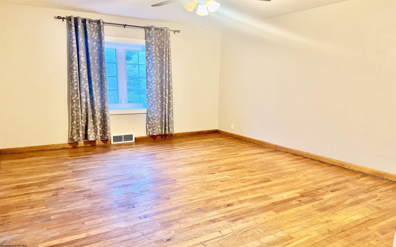 422 Camden Avenue, Monongah, West Virginia 26554, 3 Bedroom Bedrooms, 5 Room Rooms,2 BathroomBathrooms,Single Family Detached,For Sale,Camden,0,10167091