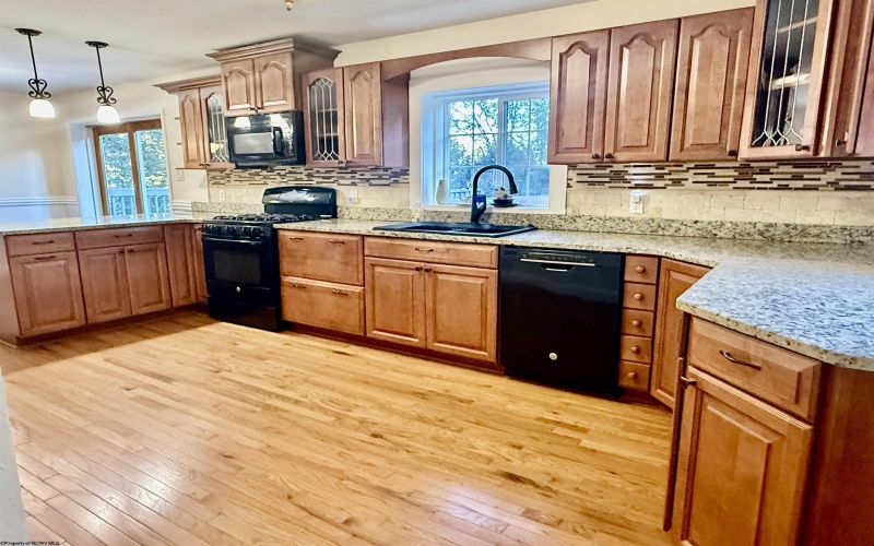 422 Camden Avenue, Monongah, West Virginia 26554, 3 Bedroom Bedrooms, 5 Room Rooms,2 BathroomBathrooms,Single Family Detached,For Sale,Camden,0,10167091