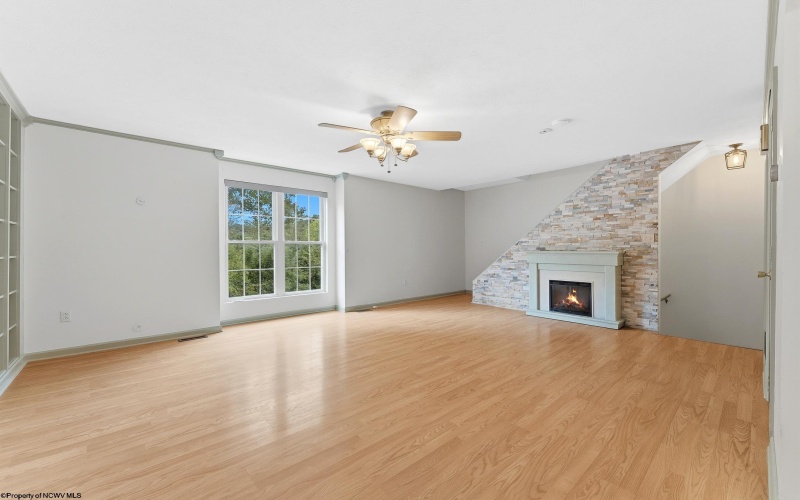 10 CLEAR SPRING Drive, Morgantown, West Virginia 26508, 3 Bedroom Bedrooms, 6 Room Rooms,2 BathroomBathrooms,Single Family Attached,For Sale,CLEAR SPRING,0,10167106